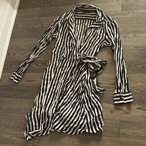 Top shop black white striped wrap long sleeve cocktail dress Sz 4